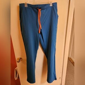 Figs Yola Scrub Pants in Alps Blue Large. Great Condition only wore once.